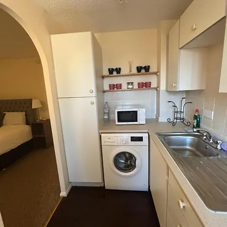 One Bedroom Flat And Spare Bed * Bristol