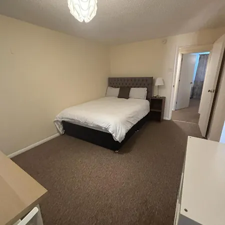 One Bedroom Flat And Spare Bed * Bristol