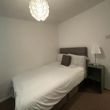 One Bedroom Flat And Spare Bed