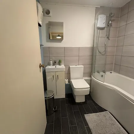 Apartment One Bedroom Flat And Spare Bed