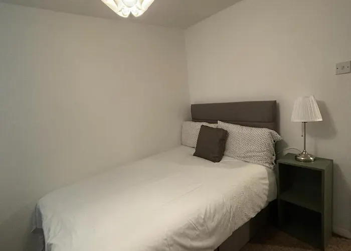 One Bedroom Flat And Spare Bed